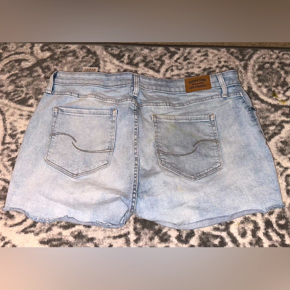 Signature By Levi Strauss Distressed Jean Shorts 16 - Picture 2 of 4